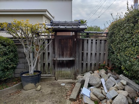 大阪のリフォーム現場で樹脂製のフェンスと扉のリフォームのリフォーム後の写真