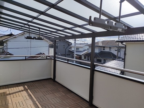 奈良県斑鳩町で戸建てのリフォームでバルコニー、ベランダにアルムテラス屋根と床タイルのリフォームでリフォーム後