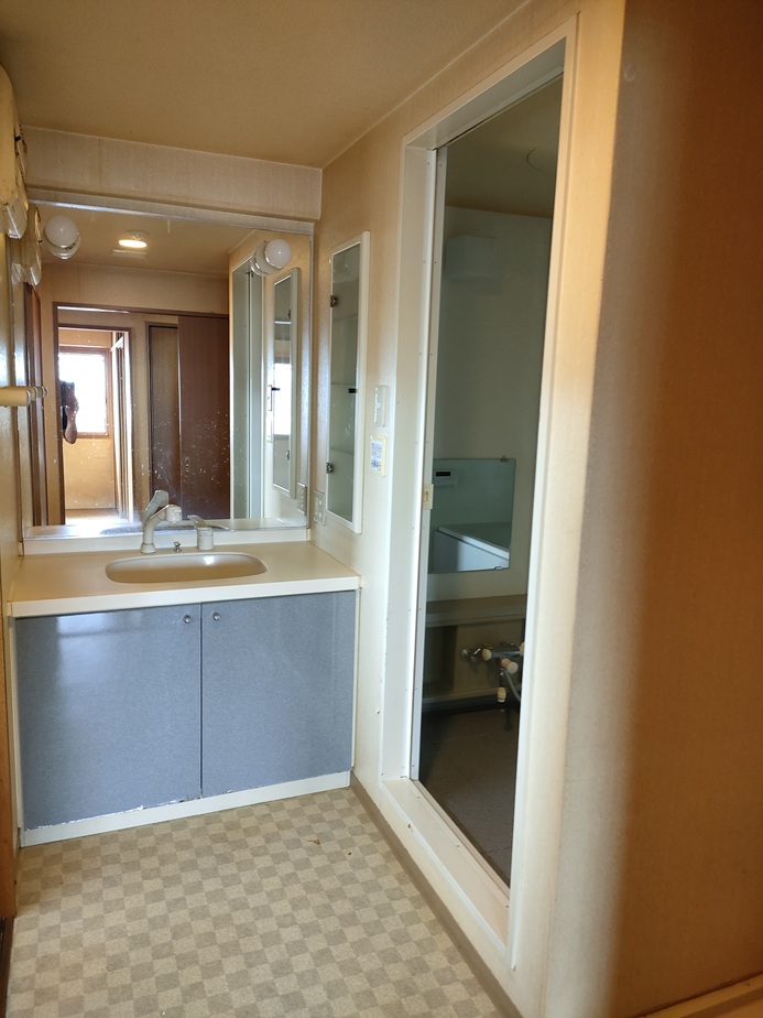 スッキリ明るく大阪府寝屋川市香里園でリノベーション、リフォーム、空気触媒セルフィールしました。