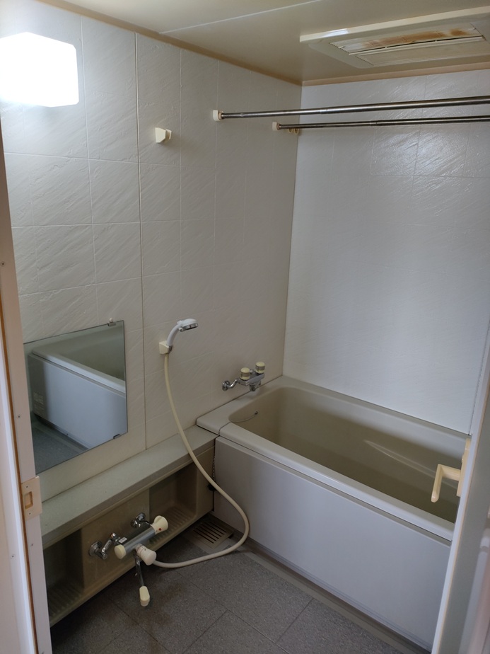 スッキリ明るく大阪府寝屋川市香里園でリノベーション、リフォーム、空気触媒セルフィールしました。