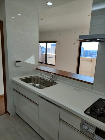 スッキリ明るく大阪府寝屋川市香里園でリノベーション、リフォーム、空気触媒セルフィールしました。