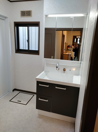 大阪府寝屋川市香里園で水まわりのリフォームと空気触媒セルフィールをオカモトホームサービスを施工しました。